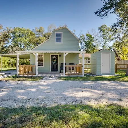 Villa Pet-Friendly Conroe Hideaway With Porch And Fire Pit